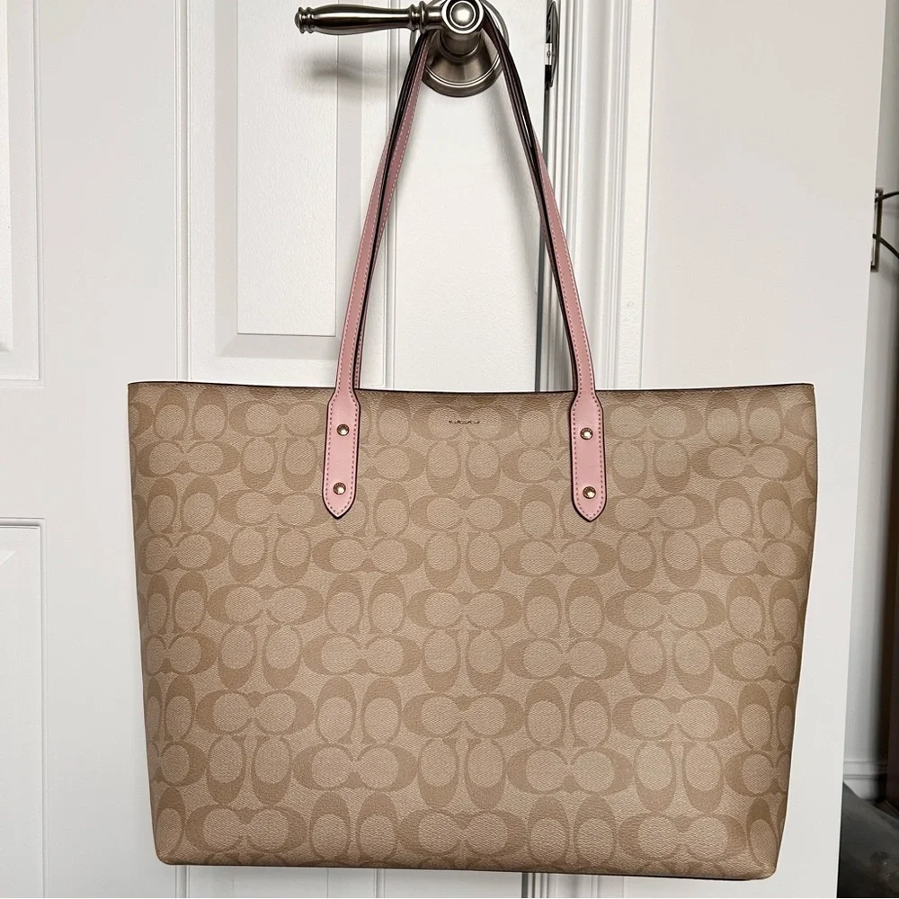 Coach 76636 signature town tote in light khaki and blossom pink - Picture 2 of 16